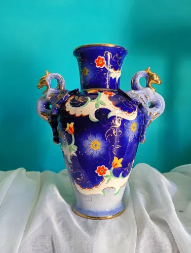 Raríssimo Vaso de Porcelana Azul Cobalto Decorado à Mão com Alças de Quimeras