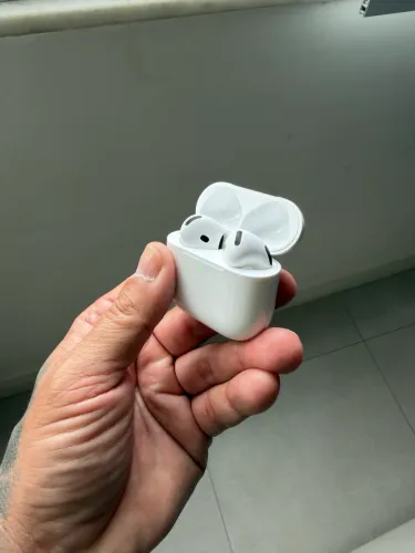 AirPods 4 