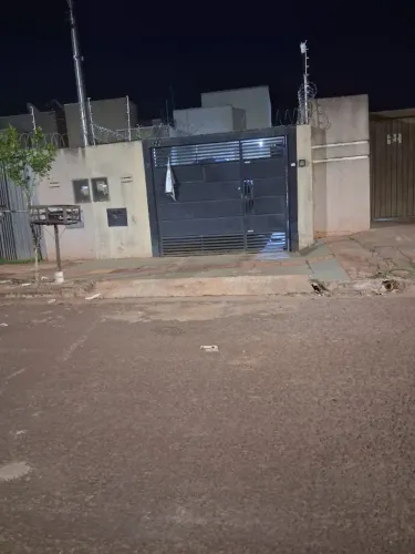 Casa com edícula no bairro São Jorge da Lagoa