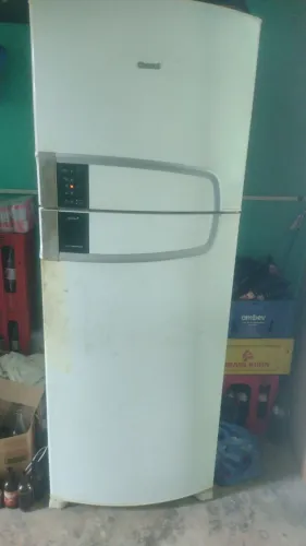 Frost Free em excelente estado de funcionamento. Vender logo porque vou pra o Rio