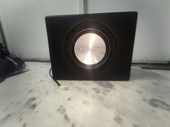 Caixa com alto falante 10" polegadas