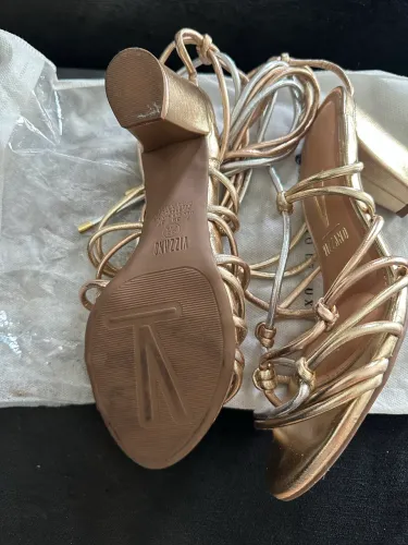 Sandália semi nova