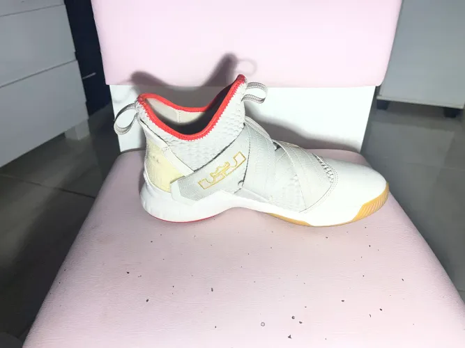 Tênis Nike Lebron Soldier XII