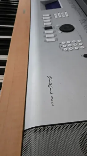 Piano Digital - Yamaha - Portable Grand DGX 630