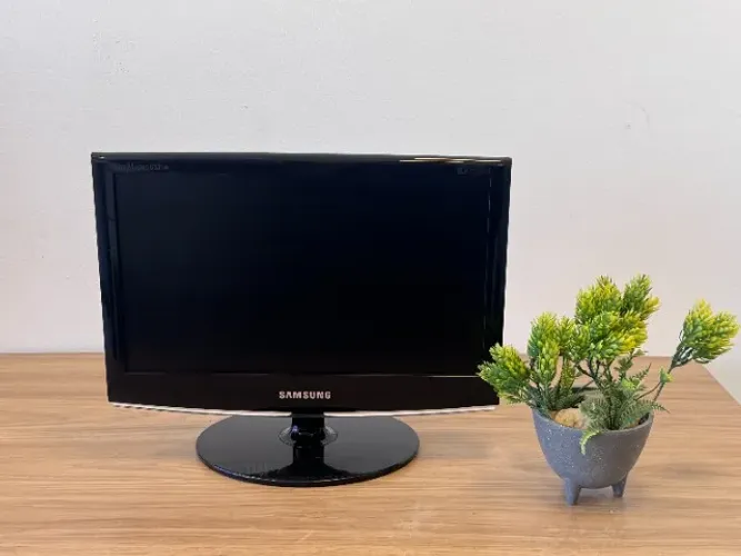 Monitor Samsung 633NW | 15,6 | Widescreen | 1360 x 768 | LCD
