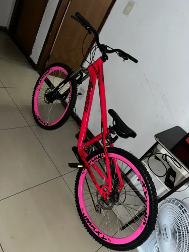 Bicicleta Aro 26 Semi nova 