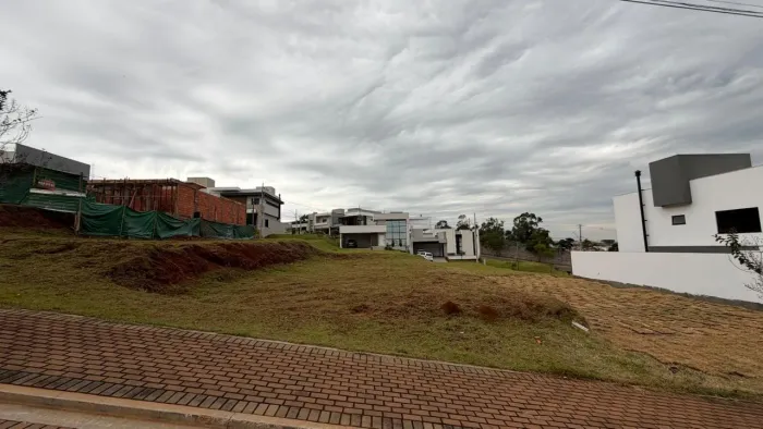 TERRENO À VENDA NO VIVERE PARC CONDOMÍNIO RESORT EM APUCARANA.