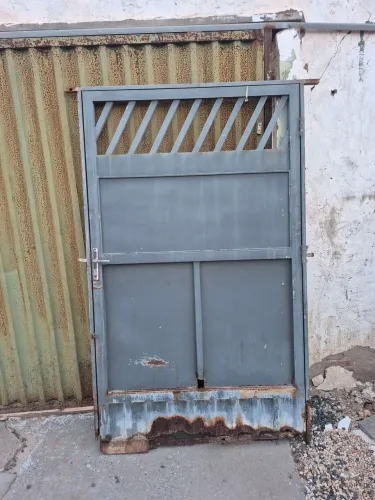Portão de Ferro com Grade e Fechadura (Chave OK)