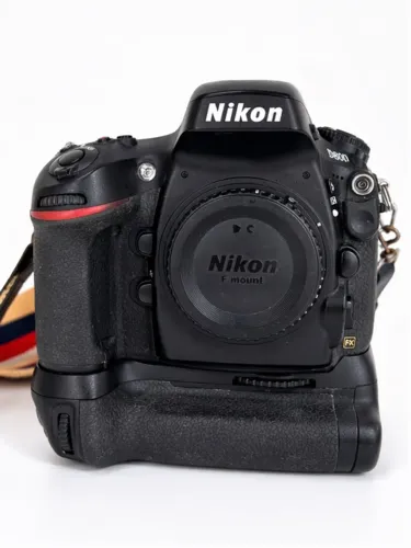 Nikon D800 + batterygrip + 105mm macro 2.8 + 50mm 1.4G - kit profissional. Oportunidade. 