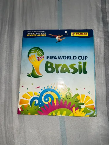 Álbum Panini Copa 2014 - Faltando 1 figurinha.