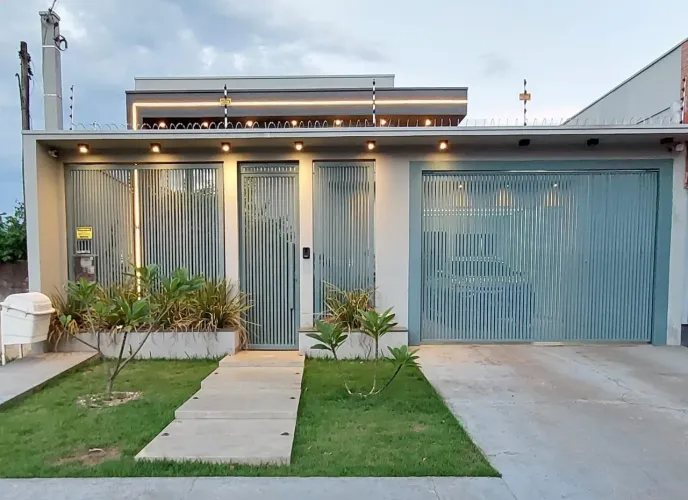 CASA DE ALTO PADRÃO DISPONÍVEL PARA LOCAÇÃO 