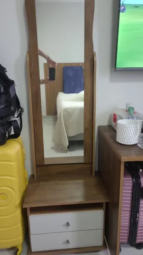 Móvel com espelho