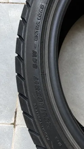 Vendo pneu 205/40ZR17