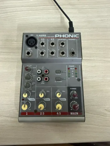 Mesa de som Phonic AM55