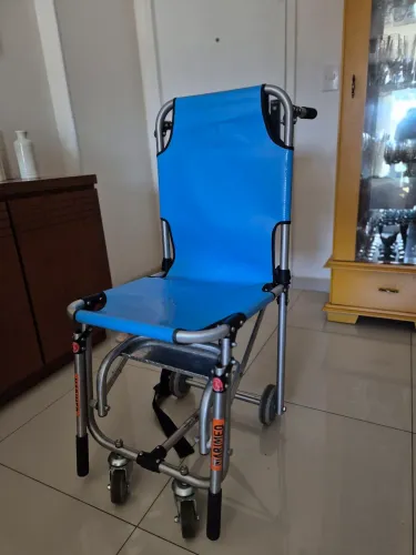 Cadeira de resgate em ótimo estado