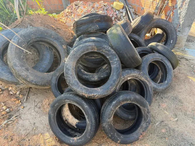 Pneus para doação