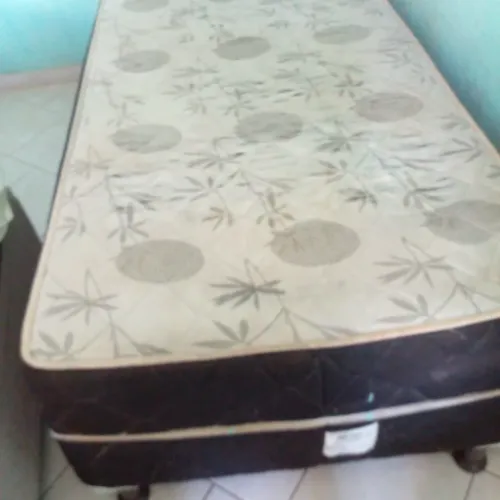 Vendo cama box usada,BOM estado  meu zap *67