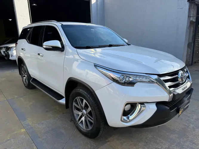 Toyota Hilux SW4 SRX 4X4 2.8 TDI 16V Dies. Aut. 2017
