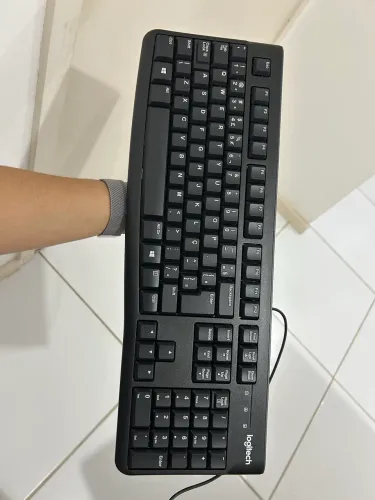Teclado com fio (apenas teclado)