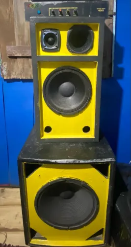 Caixas de Som + Amplificador de Som