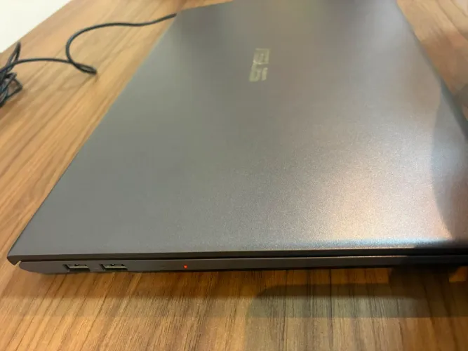 Vende-se notebook Asus VivoBook