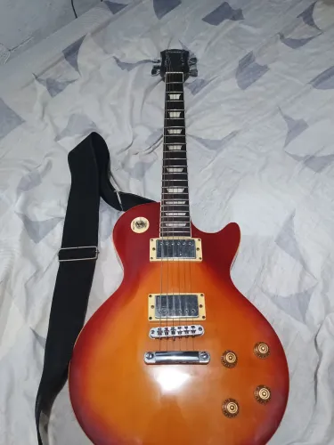 guitarra Benson modelo Les Paul usada