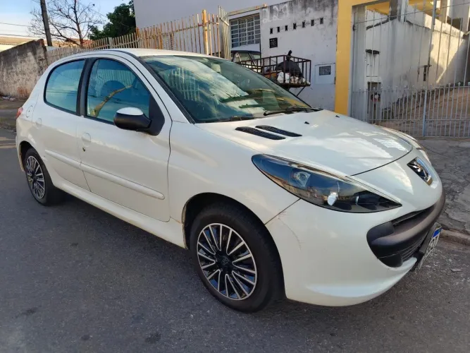 Peugeot 207 Active 1.4 Flex 8V 5P 2014