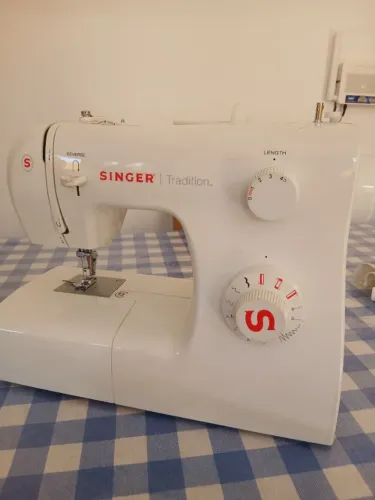 Máquina de Costura Singer