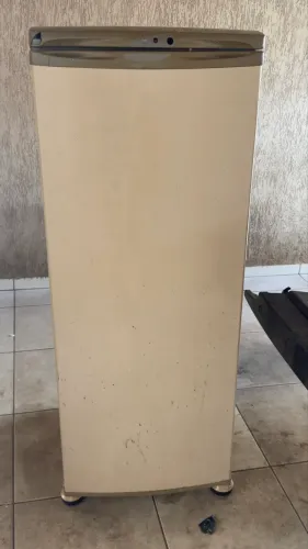 Geladeria Eletrolux 280 litros gelando muito!!
