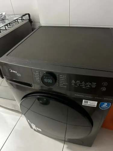 Máquina de lavar e secadora 11kilos bem nova.