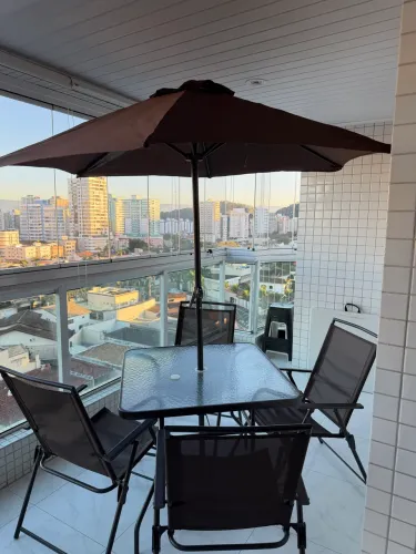 Vende-se Kit mesa, cadeira e guarda sol 