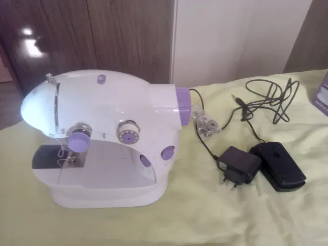 Maquina de costura portátil