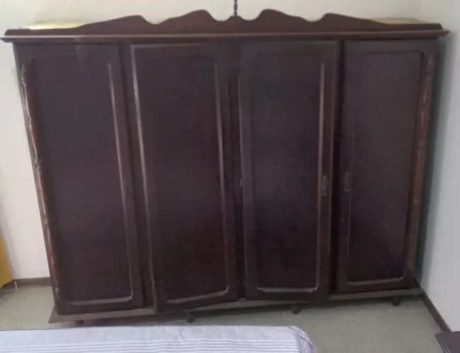 Guarda roupa em jacaranda