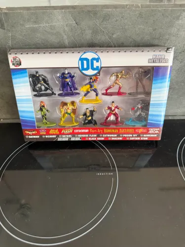 Mano metal figures DC