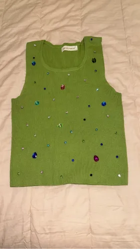 Blusa de pedras
