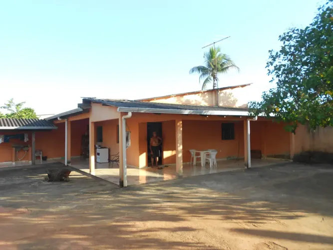 CASA 02 QUARTOS, COM AMPLO QUINTAL. 720 M².