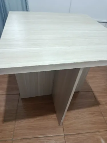 Mesa Pequena de Madeira