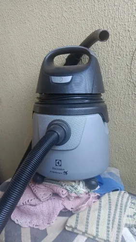 Aspirador de pó e agua