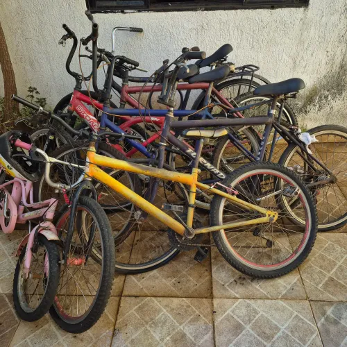 Lote Fechado Bicicletas Antigas + Peças E Rodas Várias (Ideal Oficina/Reforma)