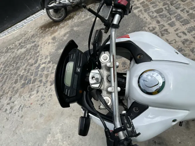 XRE 300 2014 alguns arranhões devido a uma queda