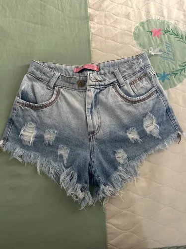 Short jeans desfiado 