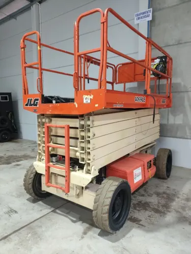 Plataforma elevatória,PTA tesoura 14 m JLG 4069