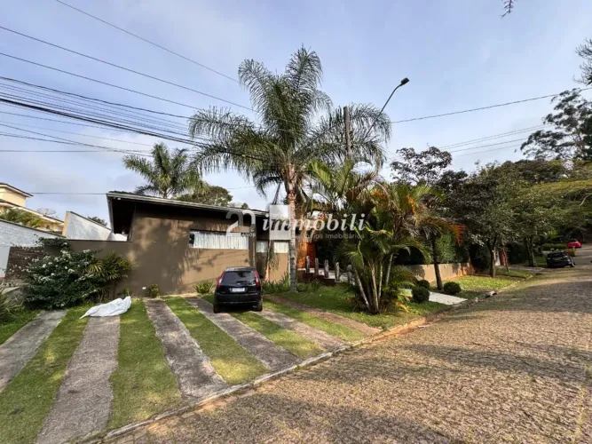 Casa à venda e para alugar em Cotia, Granja Viana, com 4 suítes, com 217 m²