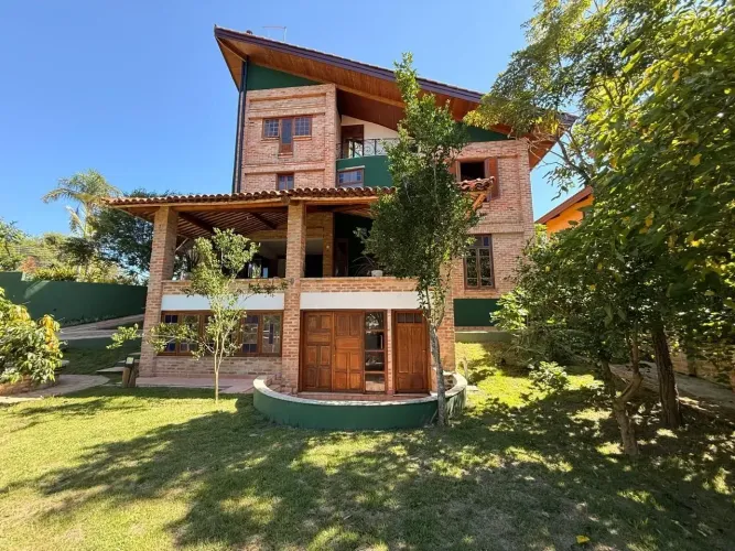 CASA COM 6 QUARTOS COM PISCINA À VENDA EM CONDOMÍNIO FECHADO CONDOMÍNIO ALPES DE GUARAREM