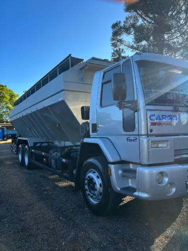 Vendo ou Troco Cargo 2428