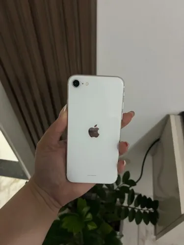 Vende-se iPhone SE - 2 geração