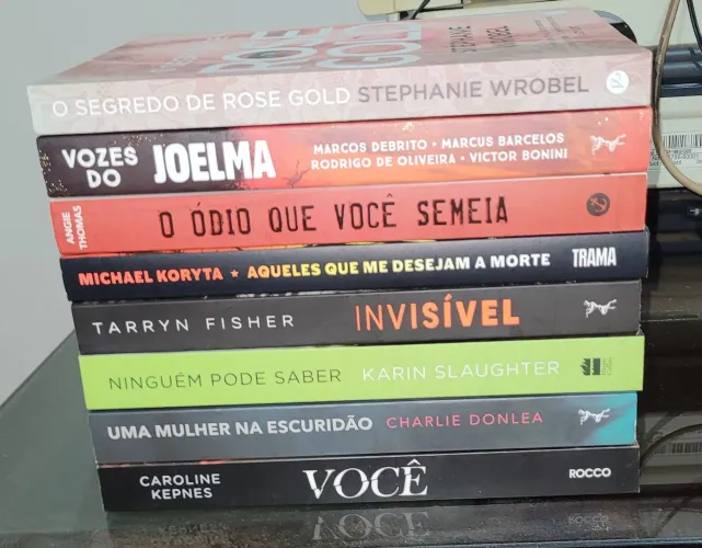 Kit com 8 Livros de Suspense