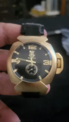 Relógio dourado quartzo