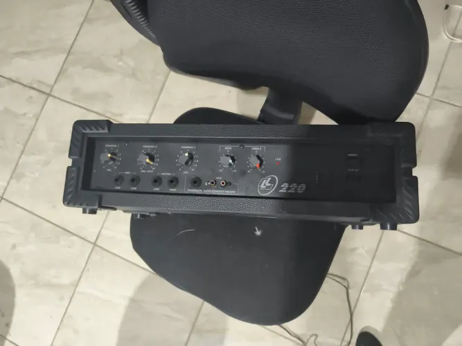 Amplificador eletrônico LL220