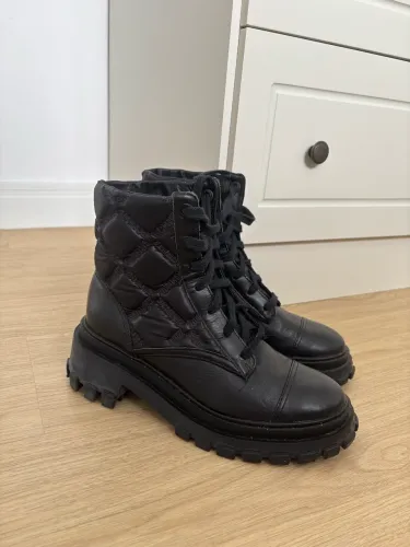 Bota Schutz preta